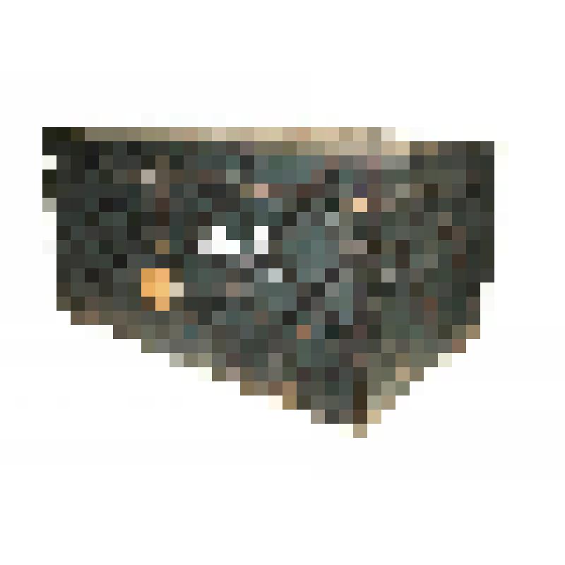 Сундук зелёно-синий, с двумя замками, обит полосами железа