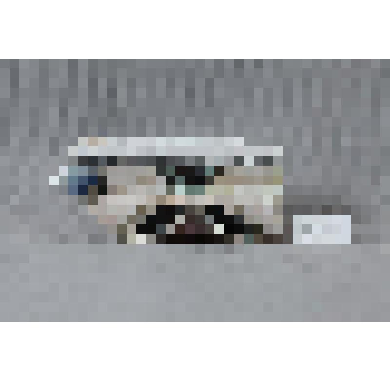 Изразец-валик в форме дуги (правая сторона панно); цвета:
белый, изумрудно-зеленый, коричневый, кобальт. Камин керамический, разноцветный, по рис. худ. Врубеля на тему "Микула Селянинович и Вольга"