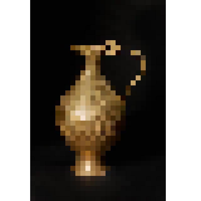 Сосуд в форме кувшина