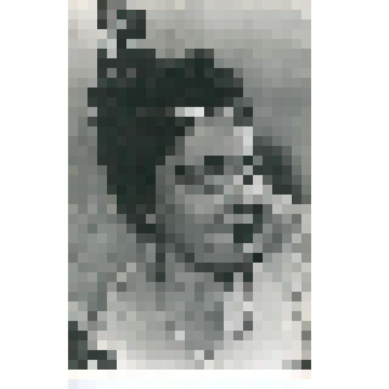 Фотография. К. Богачева в р. Донны Марии, погрудно, 3/4 влево, в волосах и на шее блестящие украшения. "Испанцы" (пост. В. Малашенко, худ. С. Селезск). Брянск, Государственный драматический театр