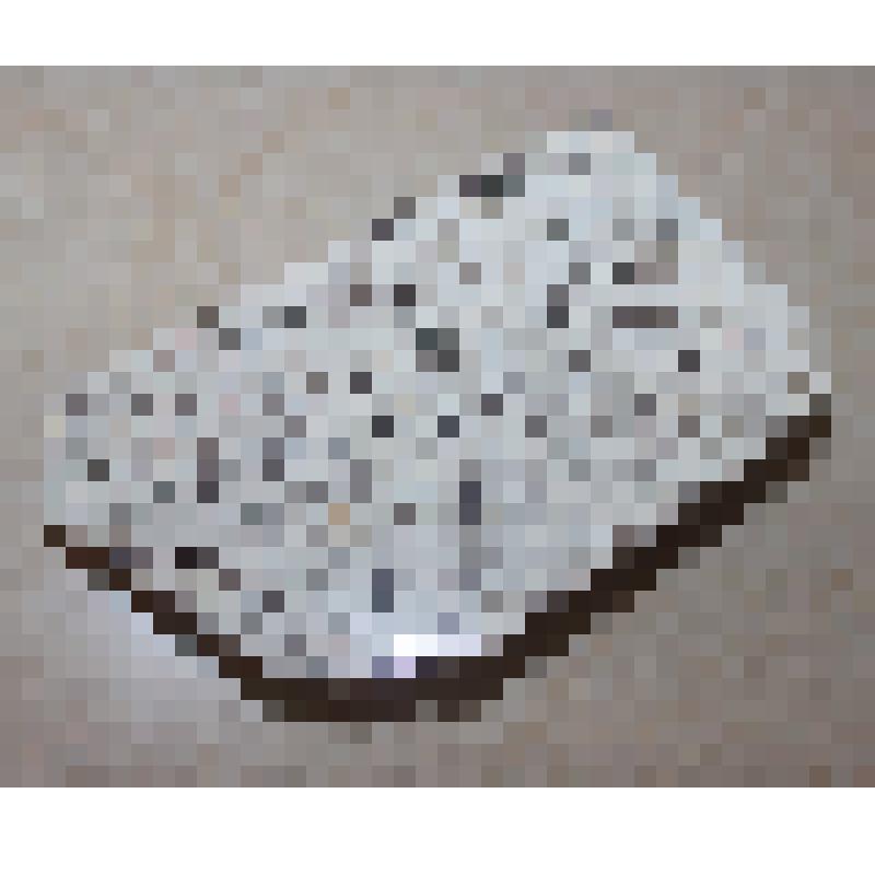 Пегматит белого и серого цвета