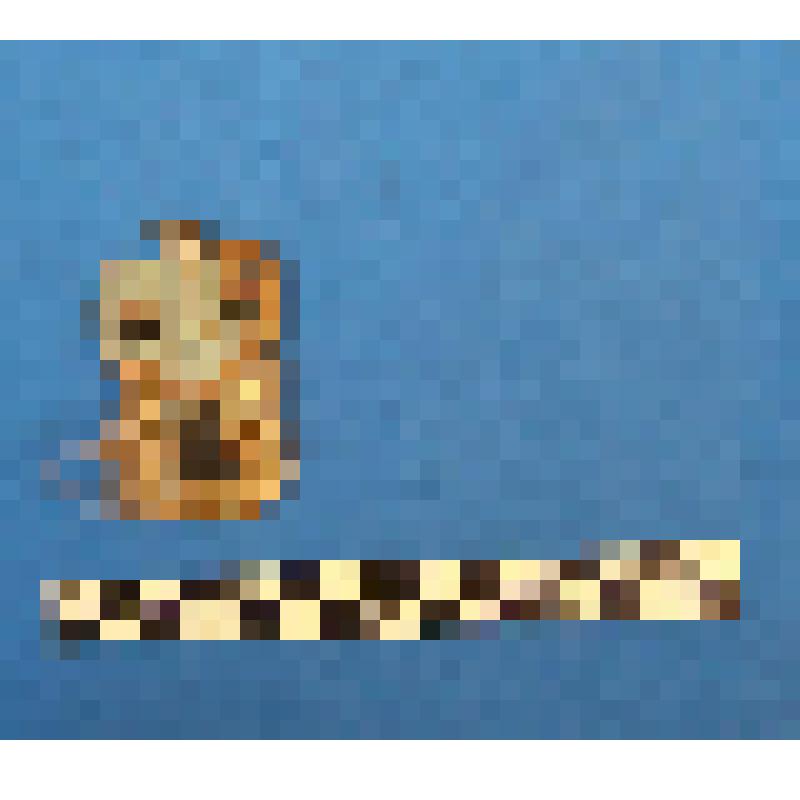 чеканка. Талисман на металлической пластине в виде продолговатого лица человека с раскрытым ртом и расширенными глазами. Подложка из кожи, по юокам накллен мех, В верхней части вставлено металлическое кольцо