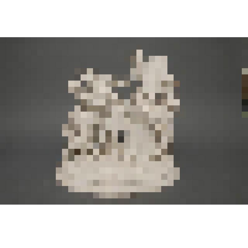 Скульптурная группа из двух фигур - мужчины и женщины