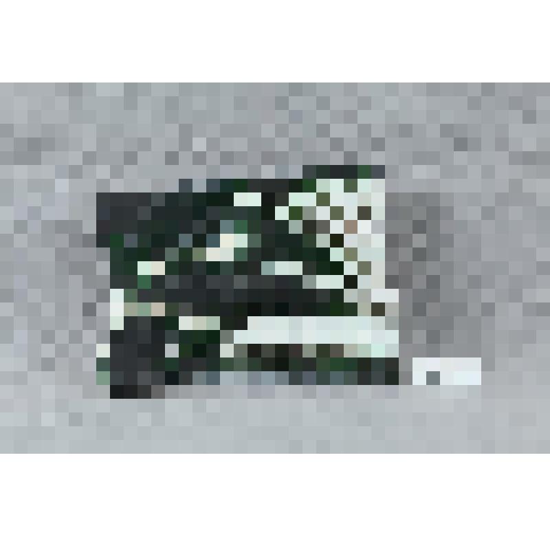 Изразец неправильной формы рельефный полихромный (левая часть фриза) с фрагментом виноградной лозы и частью оперения хвоста и крыла сирина; цвета: темно-зеленый, белый. 
Камин керамический, разноцветный, по рис. худ. Врубеля на тему "Микула Селянинович и