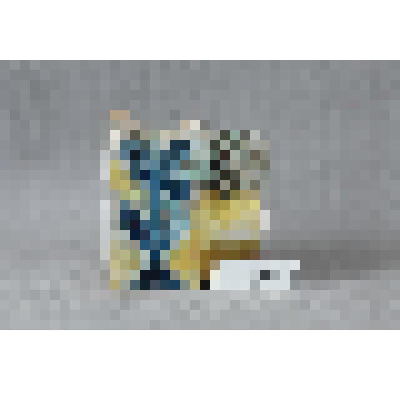 Изразец-валик угловой (левая сторона панно); цвета:
желтый, голубой, серо-белый. 
Камин керамический, разноцветный, по рис. худ. Врубеля на тему "Микула Селянинович и Вольга"