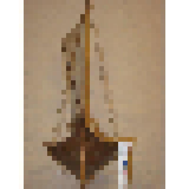 Модель. Ела на подставке