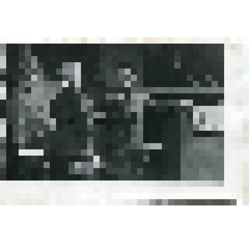 Фотография. Елкин - В.П. Лекарев (?), Кондаков - Ю.Н. Медведев (?) и женщина стоит спиной. Поколенные. "Мой друг" (пост. А. Шатрин, худ. М. Курилко.). Москва, Театр имени М.Н.Ермоловой