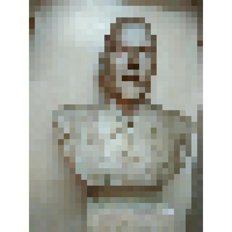 Бюст М. Уметбаева