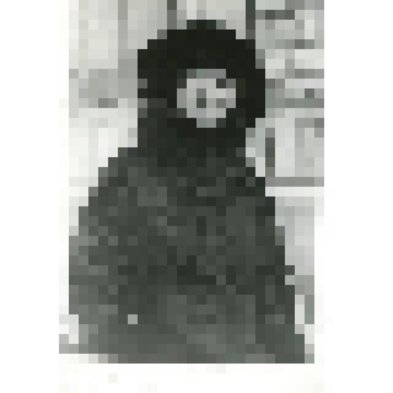 Фотография. Вера Фокина в жизни. Март-апрель 1918 г. На одной из улиц города Або (Турку). Победренно, фас, в бархатном берете, шуба