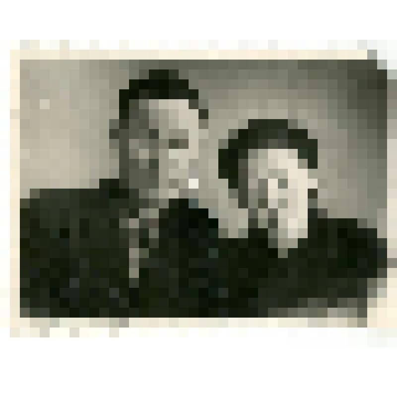 Фотография ч/б. Николай Васильевич Егоров с сестрой Мариной Васильевной Егоровой