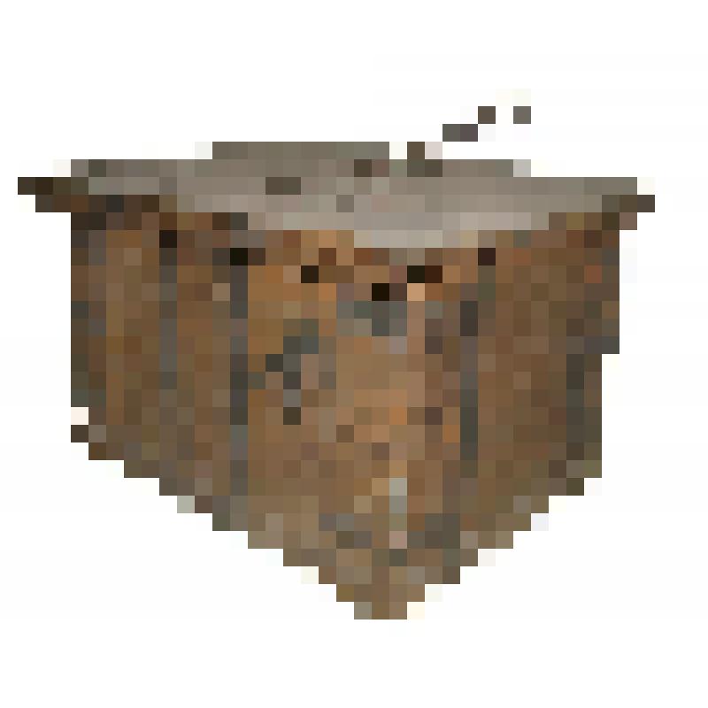 Сундучок, обитый полосами железа