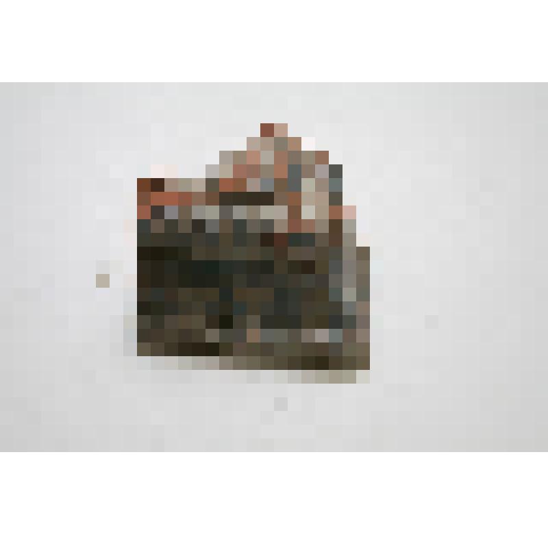 Изразец - нога (фрагмент) рельефный двухцветный