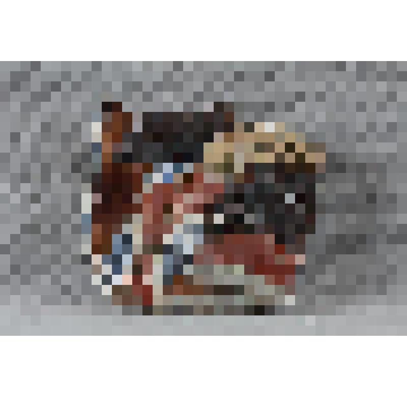 Изразец неправильной формы рельефный полихромный (правая часть панно) с изображением фрагмента правой руки, седла и правого колена Вольги; цвета: темно-коричневый, светло-охристый, кобальт, красно-коричневый, белый, коричневый, терракотовый. 
Камин керами