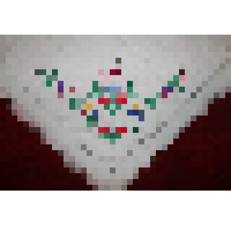 Белый платок с ручной вышивкой