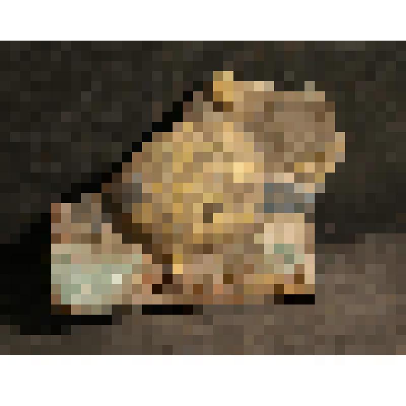 Изразец облицовочный рельефный полихромный. Правая нижняя часть композиции  «Попугай и фрукты». Фрагмент