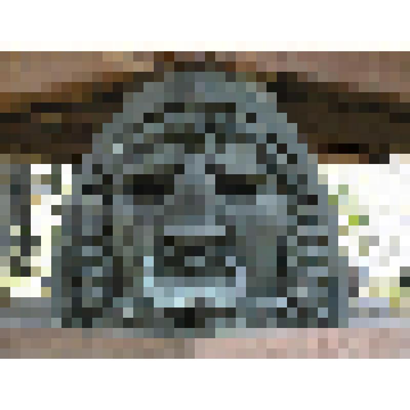 Памятник Тартакову Иоакиму Викторовичу (1860-1923). Ступенчатая пирамида с барельефным портретом и скульптурными акротериями