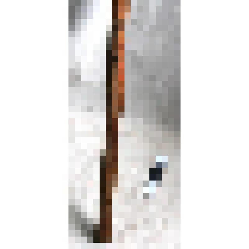 Домашняя хозяйственная утварь из дерева и металла. Ухват из металла с деревянной ручкой