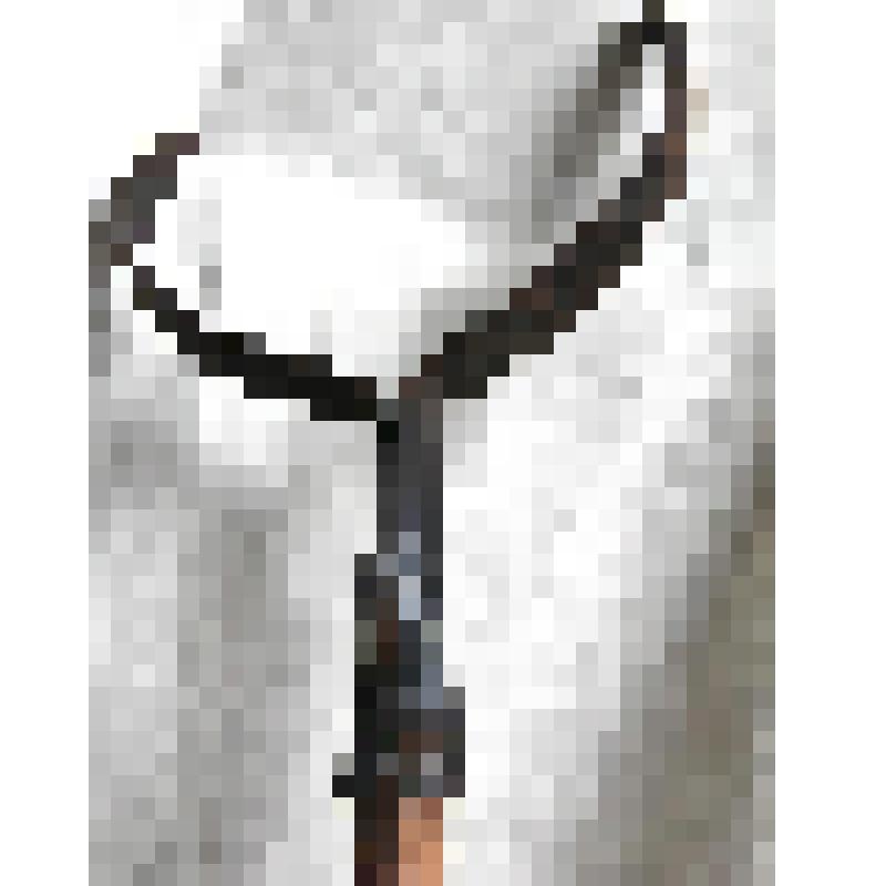 Домашняя хозяйственная утварь из дерева и металла. Ухват из металла с деревянной ручкой