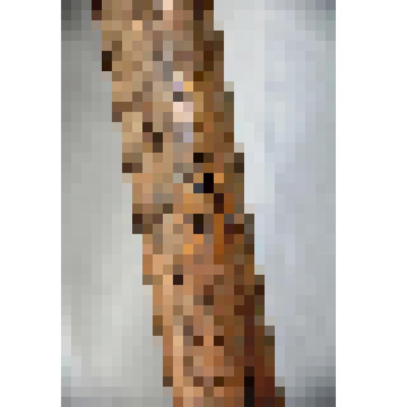 Домашняя хозяйственная утварь из дерева и металла. Ухват из металла с деревянной ручкой