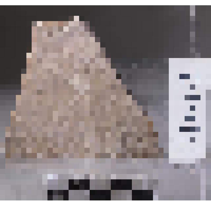 Кусок белого мрамора с надписью