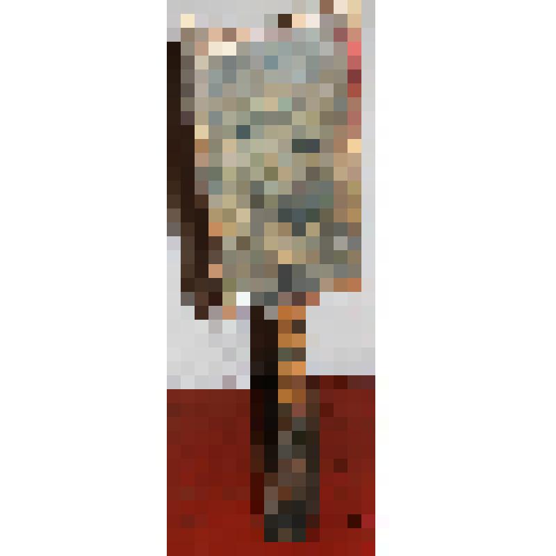 Прялка с рисунком в виде растительного орнамента, стояк резной