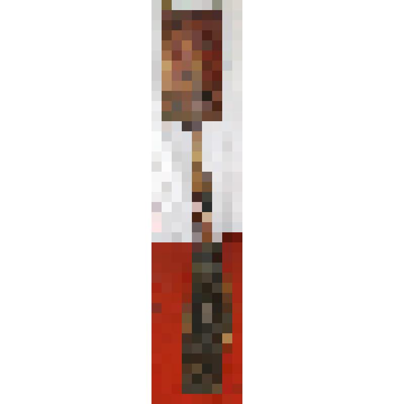 Прялка с рисунком в виде растительного орнамента, стояк резной