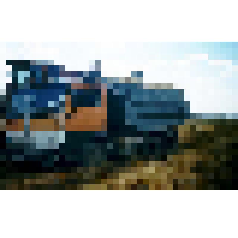 Сумаков Николай Николаевич, водитель КАМАЗа СХА(К) им.ХХ партсъезда, в поле во время жатвы