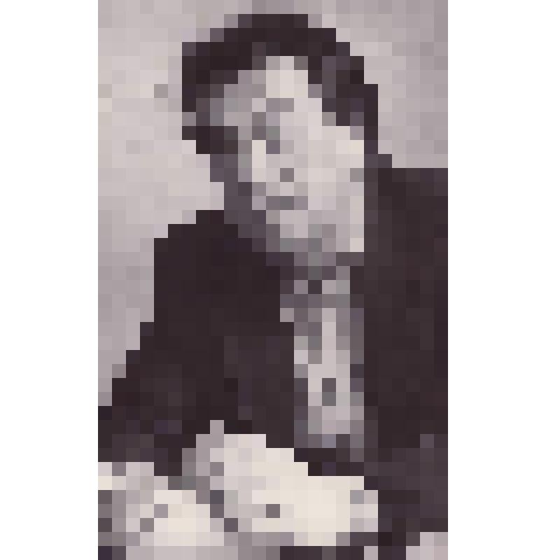 Фотография черно-белая. Войлошников Леонид Дмитриевич, журналист газеты «Красное знамя», за рабочим столом