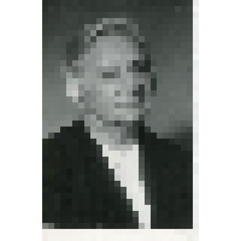 Фотография. Арт. М. Кравчуновская, погрудно, 3/4 влево, короткие волосы