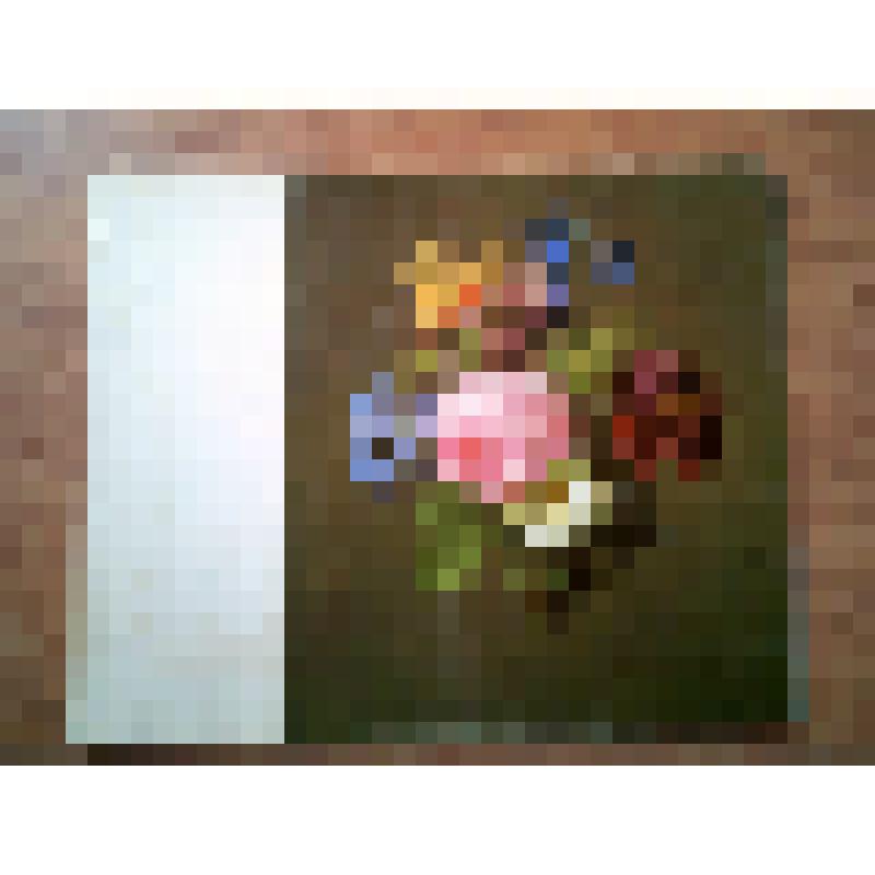 Открытка двойная с разворотом. На лицевой стороне изображен букет цветов, внутри написан текст поздравления