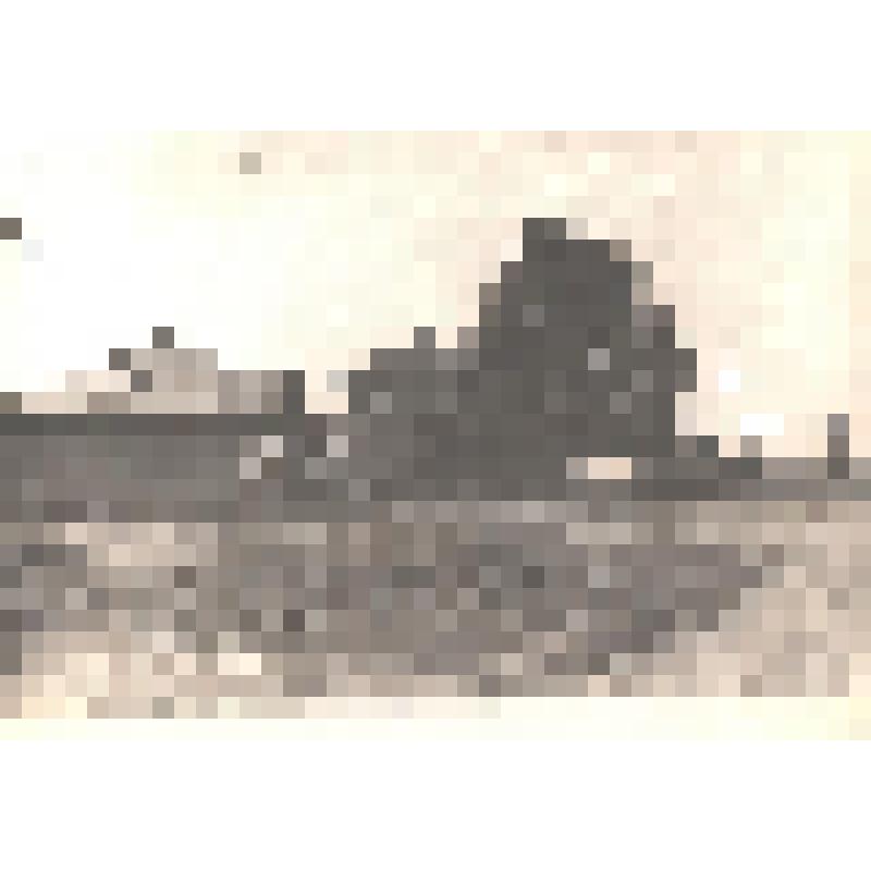 Фотография "Деревня Лыаты. Здание церкви во имя Живоначальной Троицы и магазина."