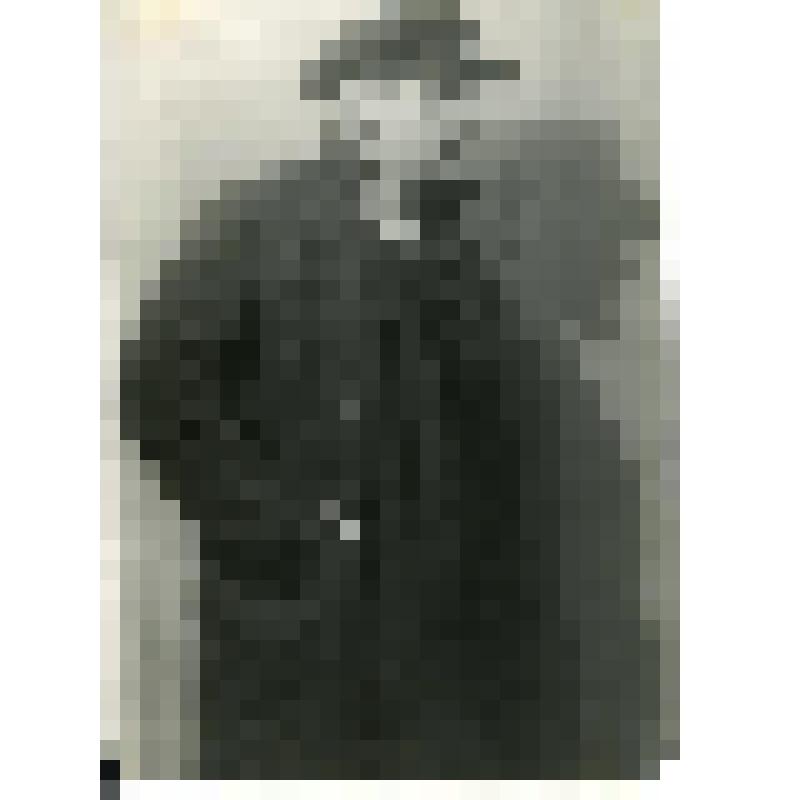 Фотография. Сцена. Ленин - П.А. Оленев - стоит, поколенно, 3/4 влево, голова - в профиль, руки в карманах пальто, в кепке. "На берегу Невы" (пост. К.П. Хохлов, худ. Арапов). Москва, Малый театр