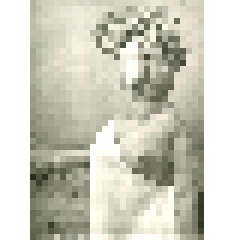 Фотография. Барменша - стоит, поясно, 3/4 вправо, правая рука поднята, в хитоне, левая грудь открыта. "Галатея". Узбекистан, Ташкент. Узбекский государственный театр кукол