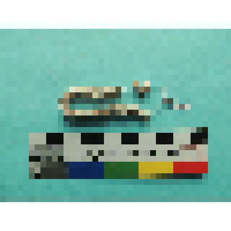 Низка пастовых кольцевидных бусин