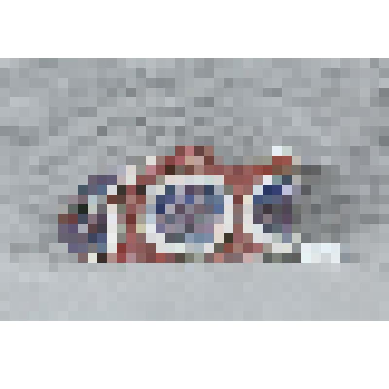 Изразец неправильной формы рельефный полихромный (правая часть панно) с изображением фрагмента плаща на центральной части фигуры Вольги; цвета: темно-сиреневый, белый, серо-голубой, коричневый, кобальт. 
Камин керамический, разноцветный, по рис. худ. Вруб