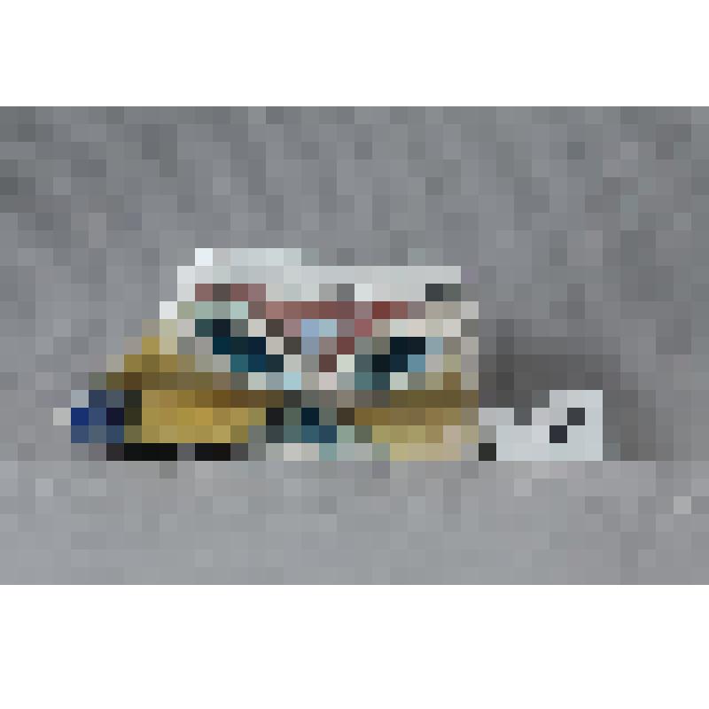 Изразец-валик в форме дуги (левая сторона панно); цвета:
светло-желтый, изумрудно-зеленый, коричневый, кобальт. Камин керамический, разноцветный, по рис. худ. Врубеля на тему "Микула Селянинович и Вольга"