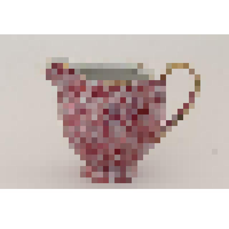 Сливочник из чайного сервиза на 12 персон, наружная поверхность в сиренево-розовых тонах