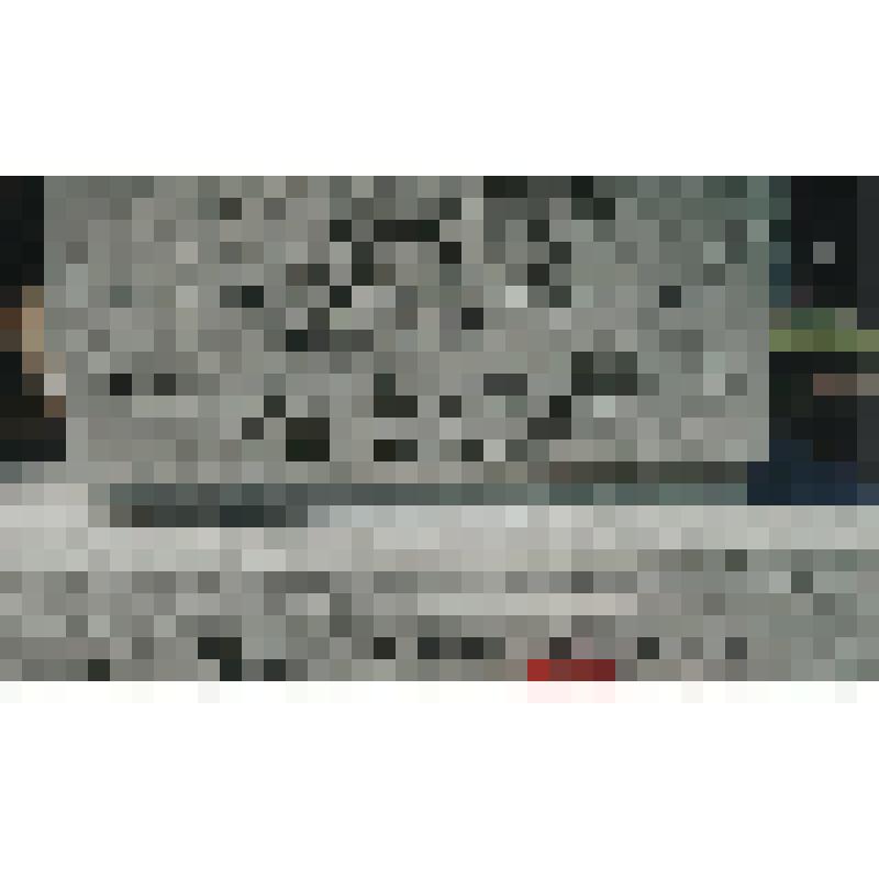 Фотография цветная. Постамент с могилы Великой княгини  Ольги Александровны, Николая Куликовского и Тихона Куликовского-Романова