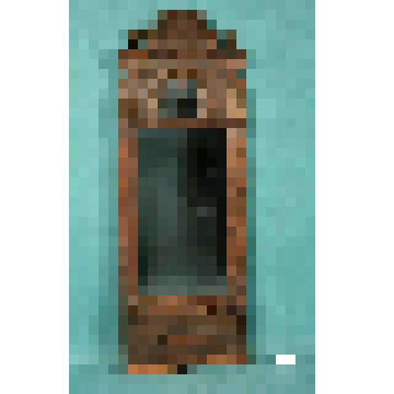 Зеркало в деревянной раме