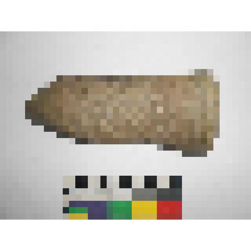 Археология. Пеститк, серого цвета, фалообразной формы, нижняя грань отшлифована. Рукоять расположена под углом к основанию