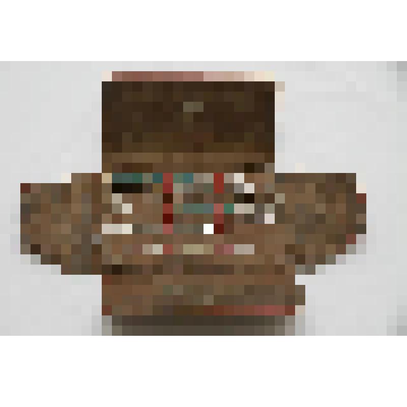 Маникюрный набор, состоящий из 5 предметов. В футляре с тиснением "Москва"