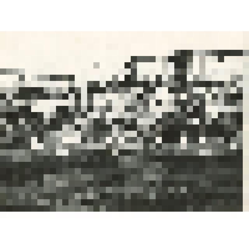 На стадионе в подплаве играют в футбол,вид на душеновские домики