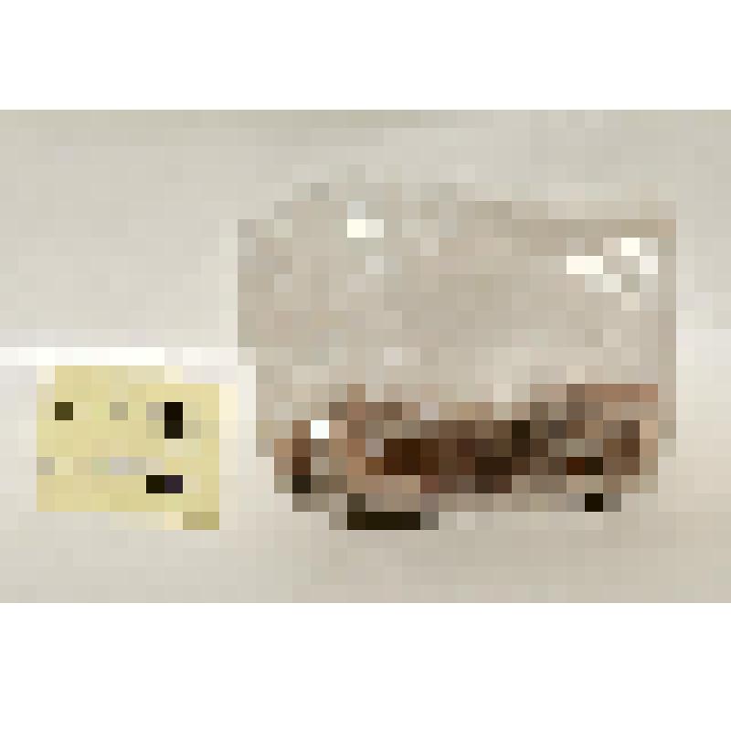 Оконница с фрагментом решётки (фрагменты)