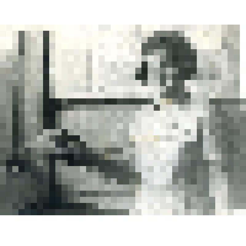 Буфетчица с выпечкой на избирательном участке в Игарке в день выборов в Верховный Совет РСФСР. Фотография