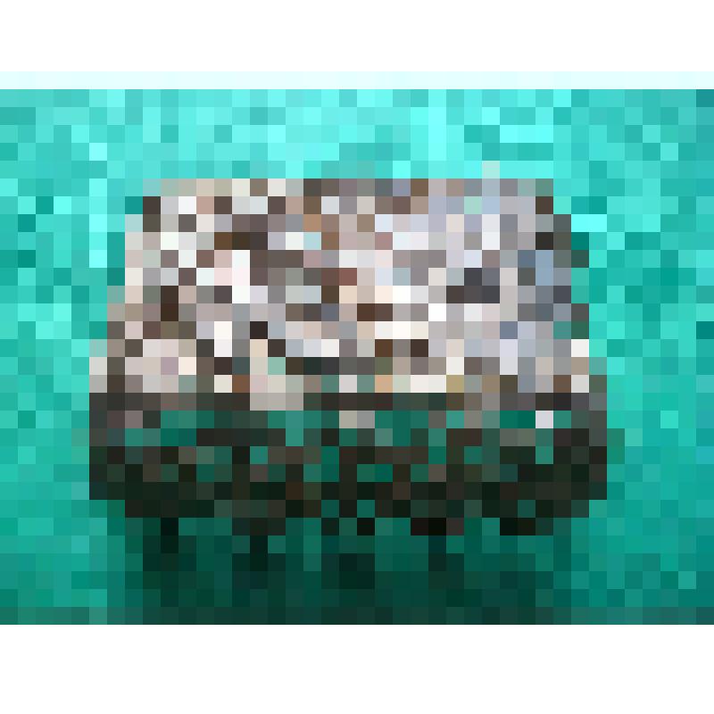 Ажурное украшение для стеклянной емкости