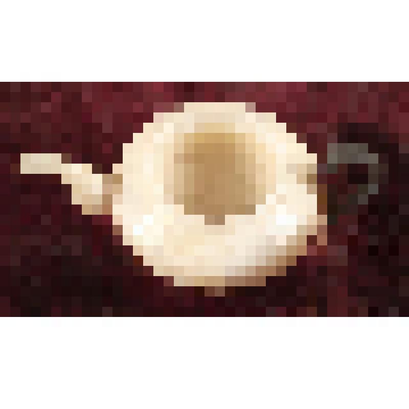 Коробка с костяными бирюльками: чайник