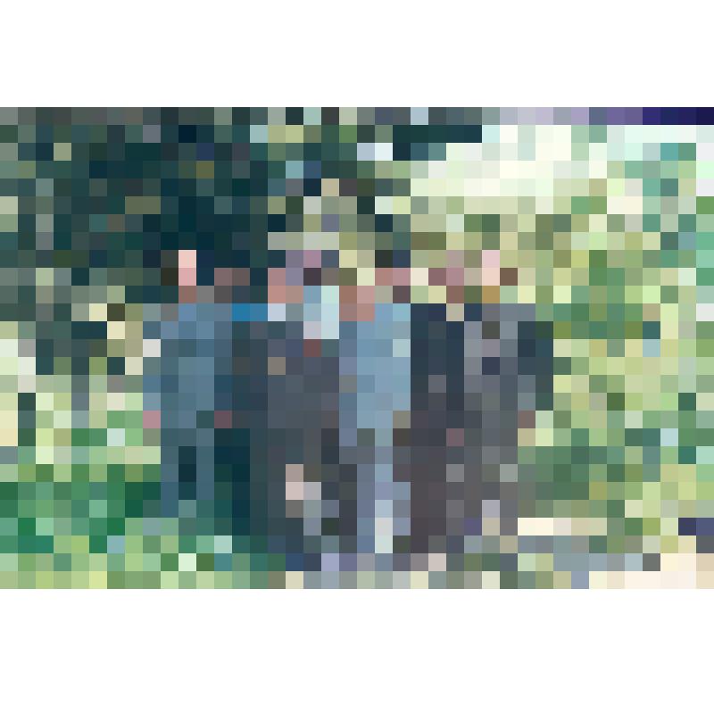 Ветераны Азовского ОВД на отдыхе. Тращенко Петр Федорович - второй справа