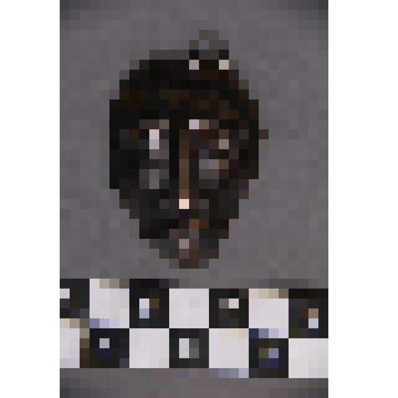 коллекция В.Ф. Лагодича. Талисман на металлической пластине в виде лица человека. Кольцо для крепления в центре лба