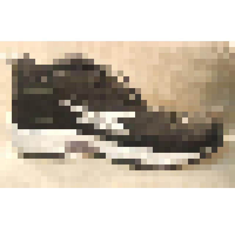 Кроссовок левый черно-белый Пашутина Е.Ю., капитана баскетбольной команды "Автодор" г.Саратова, из коллекции материалов о баскетбольном клубе "Автодор" города Саратова