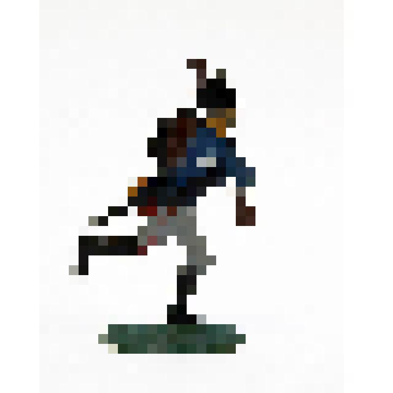 Коллекция оловянных солдатиков. Бегущий солдатик, прусской армии, с ружьем. На постаменте